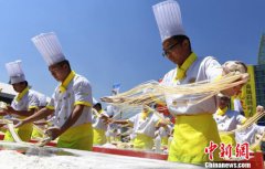 澳门金沙网站 _澳门金沙网址_澳门金沙网投_千种菜肴引得众多民众垂涎欲滴